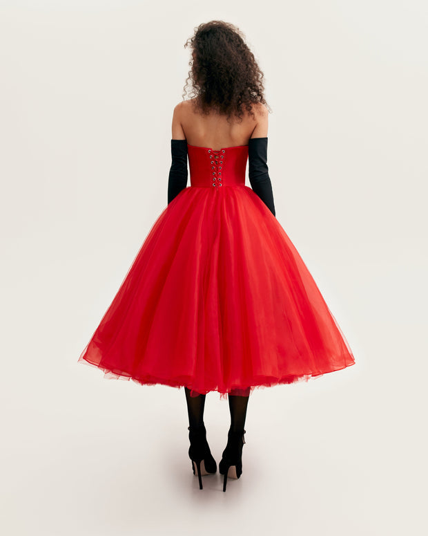 فستان Dramatic red organza dress adorned with Milla's signature and black gloves, Xo Xo