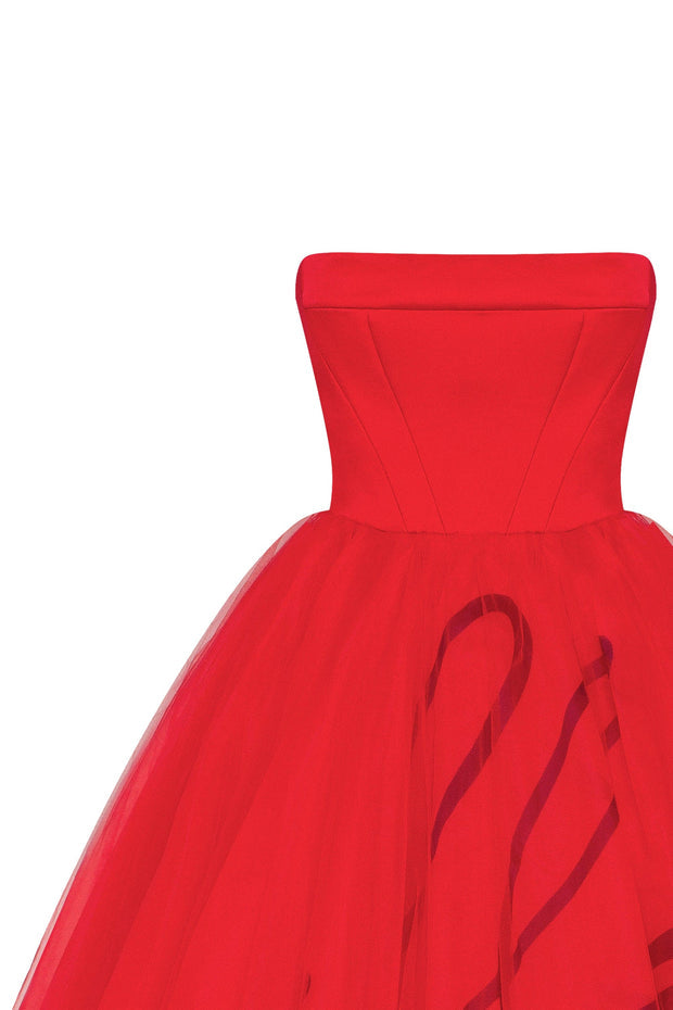 فستان Dramatic red organza dress adorned with Milla's signature and black gloves, Xo Xo