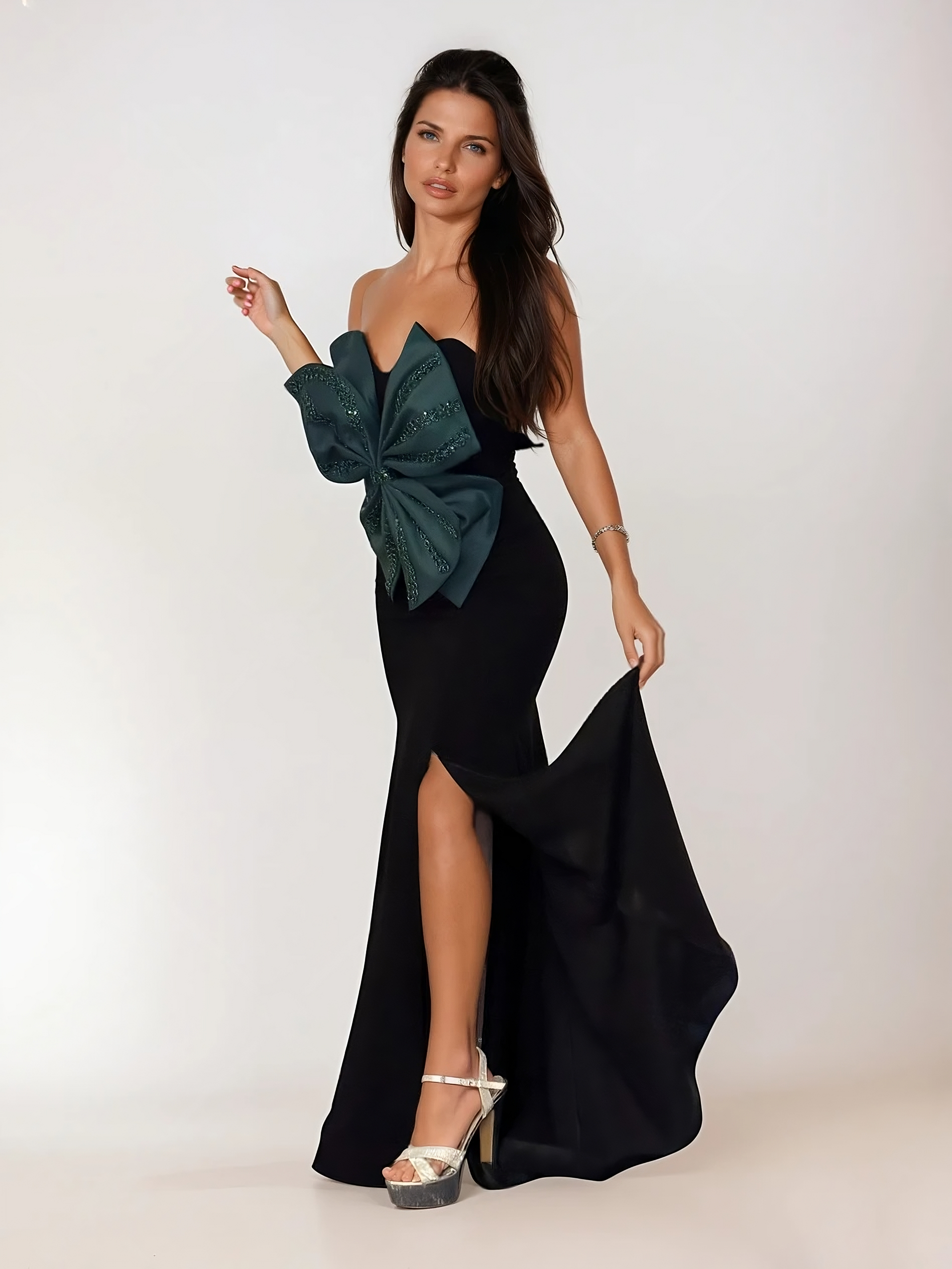 Elegant Black Mermaid Evening Dress with Statement Green Bow